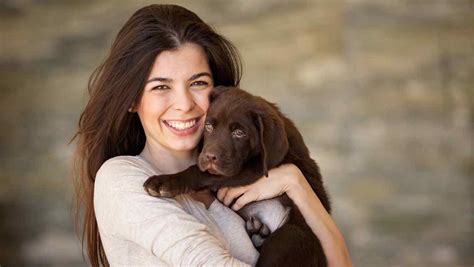 Perro se folla a una chica de una manera muy apasionada